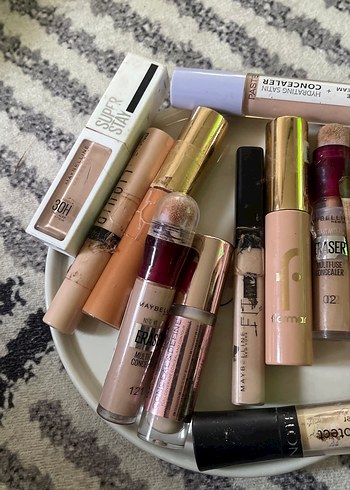 Maybelline Bej Renk Kapatıcı ve Aydınlatıcı