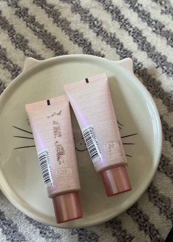 Beden L'Oréal Lumi Glotion 901 Kapatıcı ve Aydınlatıcı