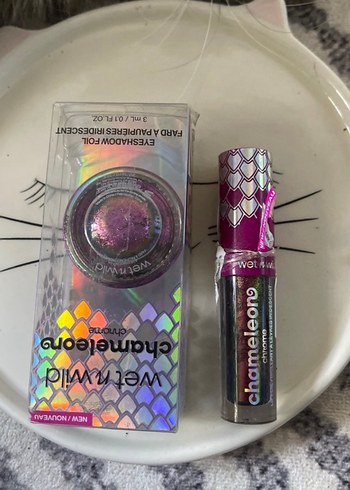 Wet n Wild Mor Parlak Dudak Parlatıcısı ve göz farı
