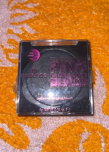 Essence Pembe Siyah Renk Değiştiren Allık