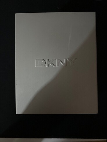 Dkny saat