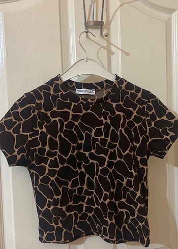 Kısa Kollu Baskılı Kahverengi Kadın Tişört - Görsel 2