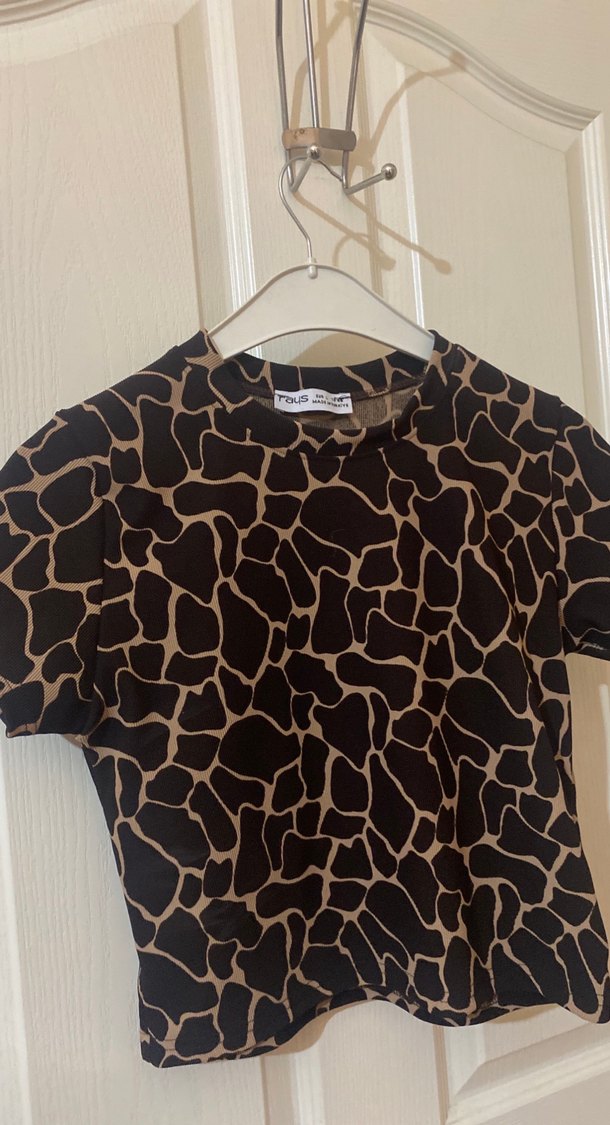 Kısa Kollu Baskılı Kahverengi Kadın Tişört - Görsel 3