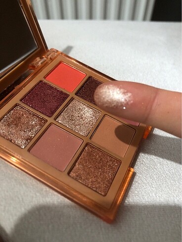  Beden Huda beauty far paleti