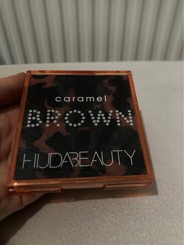  Beden Huda beauty far paleti
