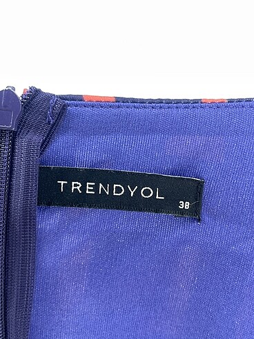 38 Beden çeşitli Renk Trendyol & Milla Kısa Elbise %70 İndirimli.