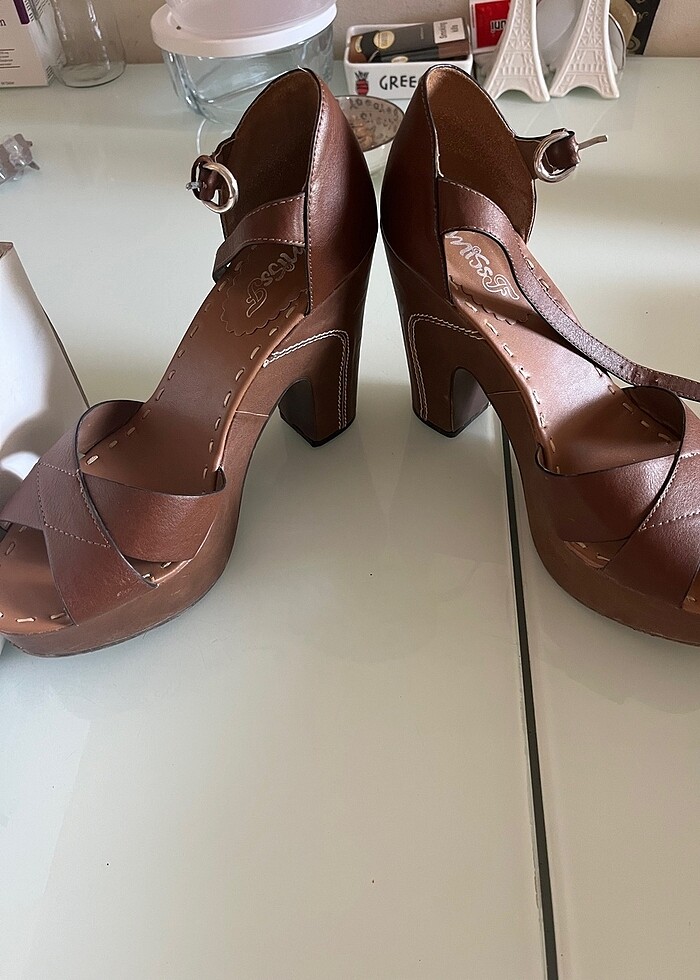 Topuklu sandalet - Görsel 3