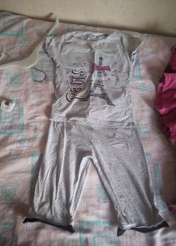 Gri renkte paris desenli çocuk pijama takimi - Görsel 2