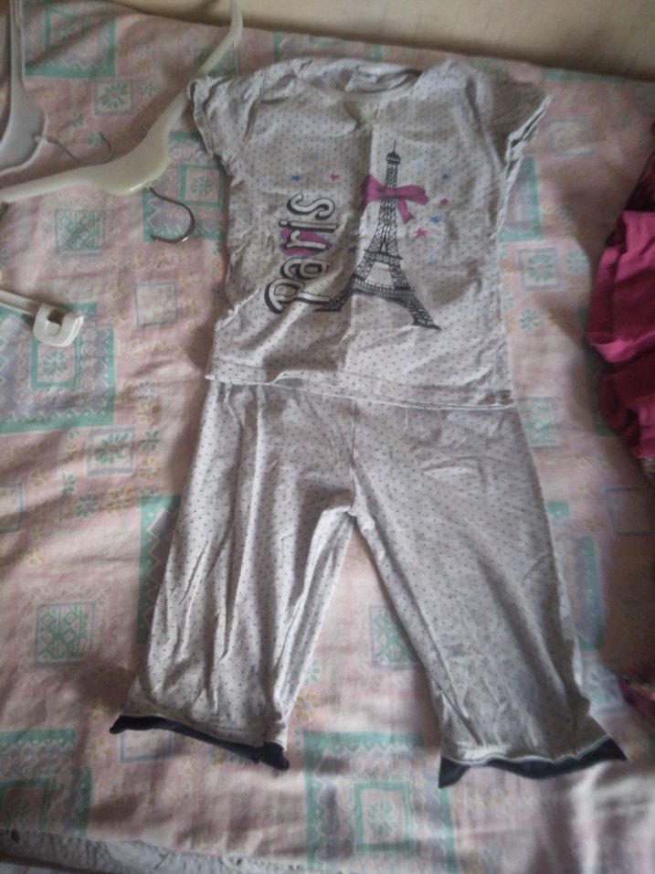 Gri renkte paris desenli çocuk pijama takimi - Görsel 3