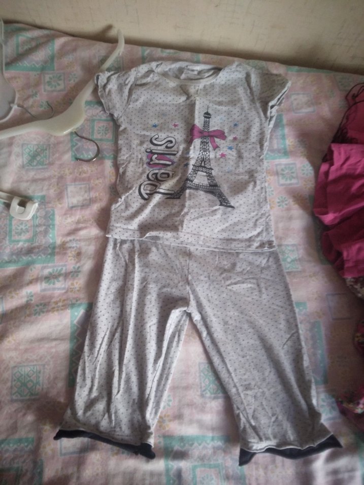 Gri renkte paris desenli çocuk pijama takimi - Görsel 2