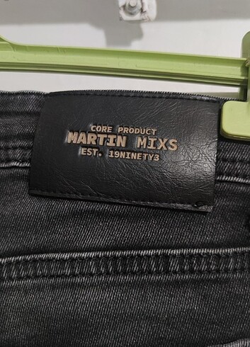 32 Beden siyah Renk Martin mds jean
