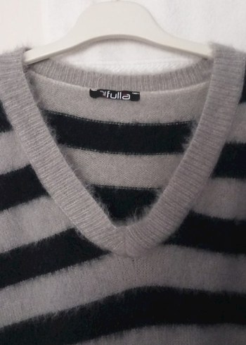 Gri Çizgili V Yaka Örgü Yün Kadın Kazak - Görsel 2