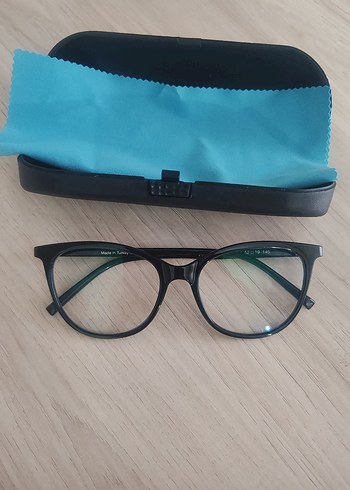 Fiyonk Detaylı Siyah Kadın Gözlüğü - Görsel 3