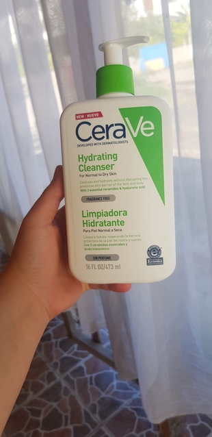 Cerave köpürmeyen ve nemlendiren yıkama jeli