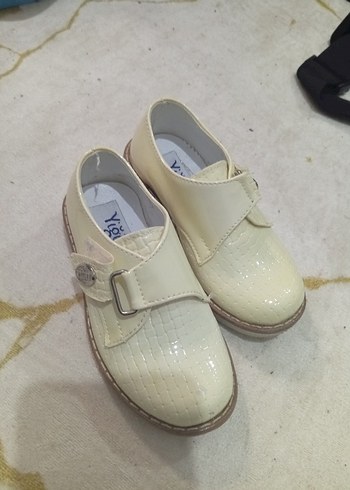 Beyaz Parlak Tokalı Erkek Çocuk Ayakkabısı - Görsel 2