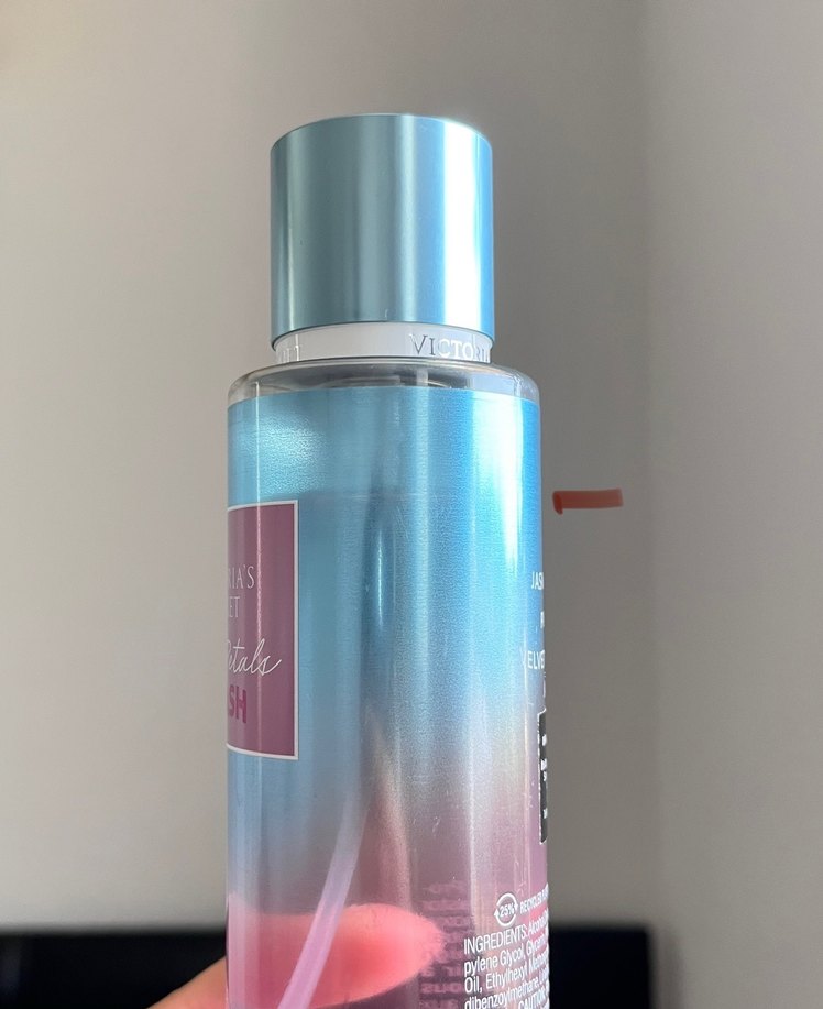 Victoria's Secret Velvet Petals Splash Kadın vücut spreyi - Görsel 2