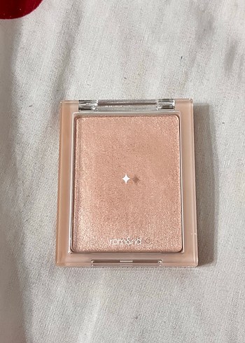 Romand aydınlatıcı highlighter 01