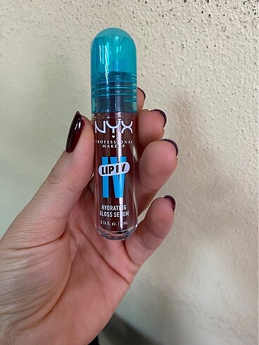 Nyx Lip IV Hydrating Gloss Serum 05