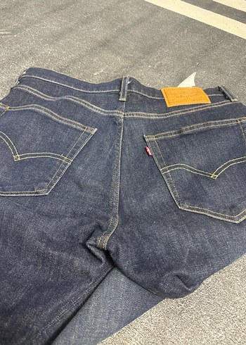 Levis 32