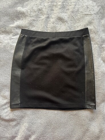 Deri detaylı siyah etek - Görsel 2