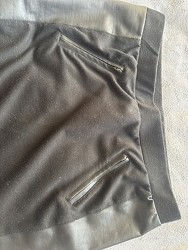 Deri detaylı siyah etek - Görsel 4