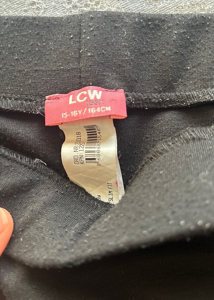 Deri detaylı siyah etek - Görsel 3