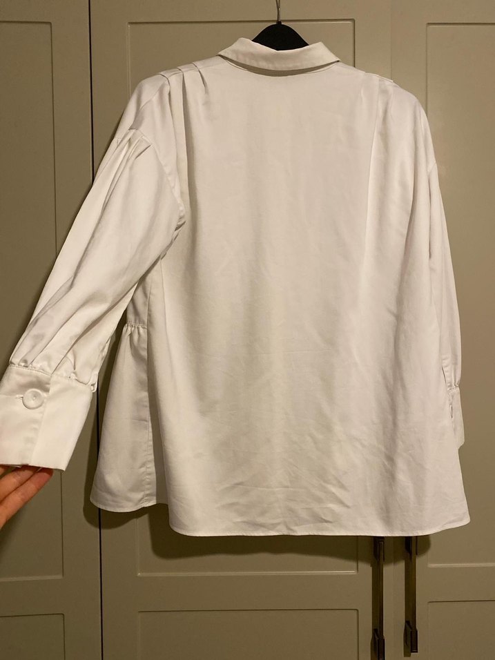 Düğmeli Beyaz Kadın Gömlek - Görsel 2