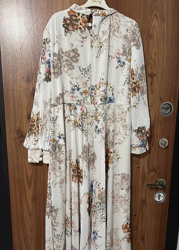 Bohem Stil Uzun Bej Çiçekli Elbise - Görsel 2