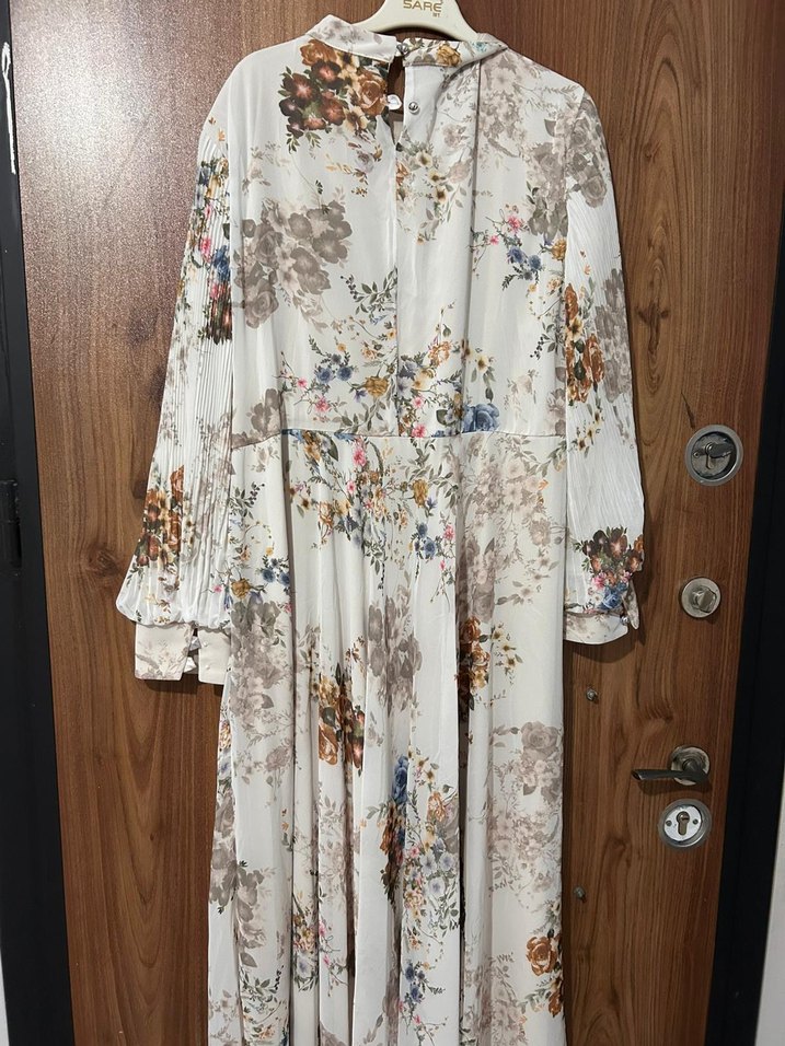 Bohem Stil Uzun Bej Çiçekli Elbise - Görsel 2