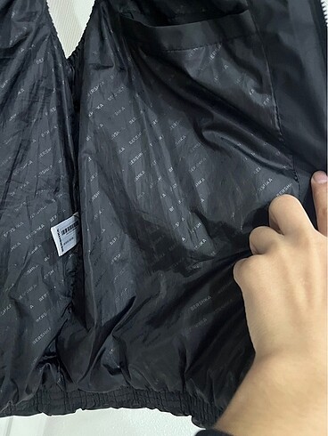 m Beden siyah Renk Bershka Yelek sıfırdan farksız 2 kere giyilmiştir