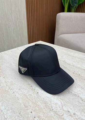 Prada Sapka