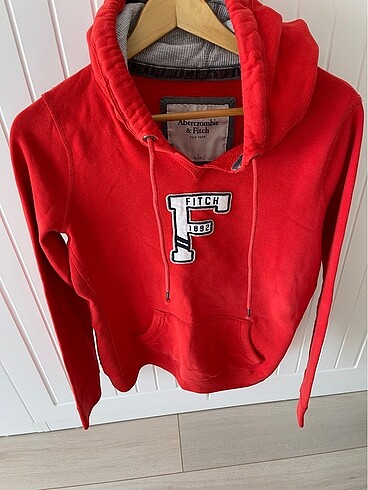 l Beden kırmızı Renk Abercrombie& fitch