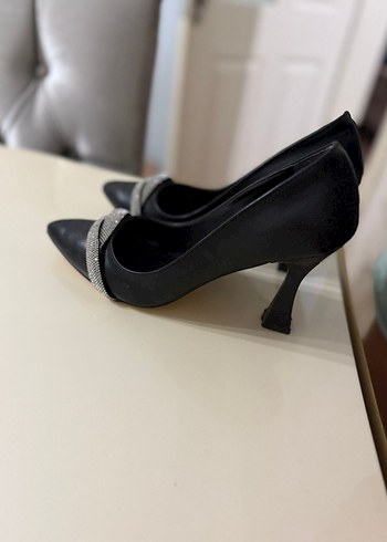 38 Beden Diger Siyah Parlak Yılan Desenli Stiletto