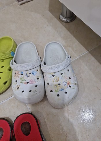 29 Beden Kız Çocuk Beyaz Cırtcırtlı Terlik