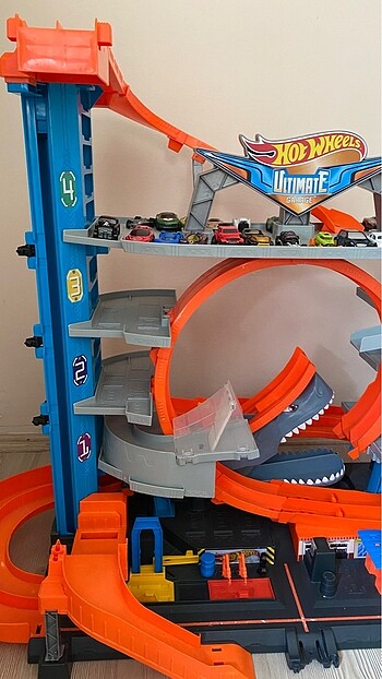 Hot wheels garaj