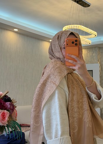 Bej İpeksi Dökümlü Kadın Şal - Görsel 2