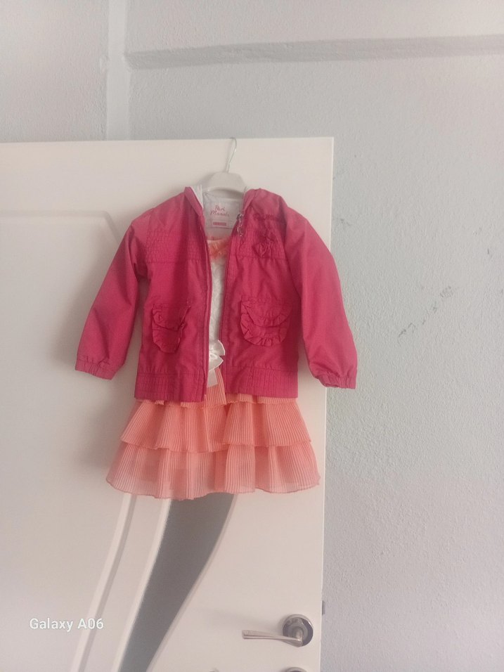 Pembe Fırfırlı Kız Çocuk elbise ve yağmurluk - Görsel 2