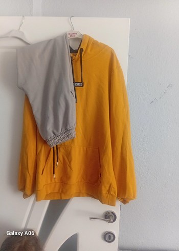 Sarı Kapüşonlu Salaş Sweatshirt ve alt eşogman - Görsel 4