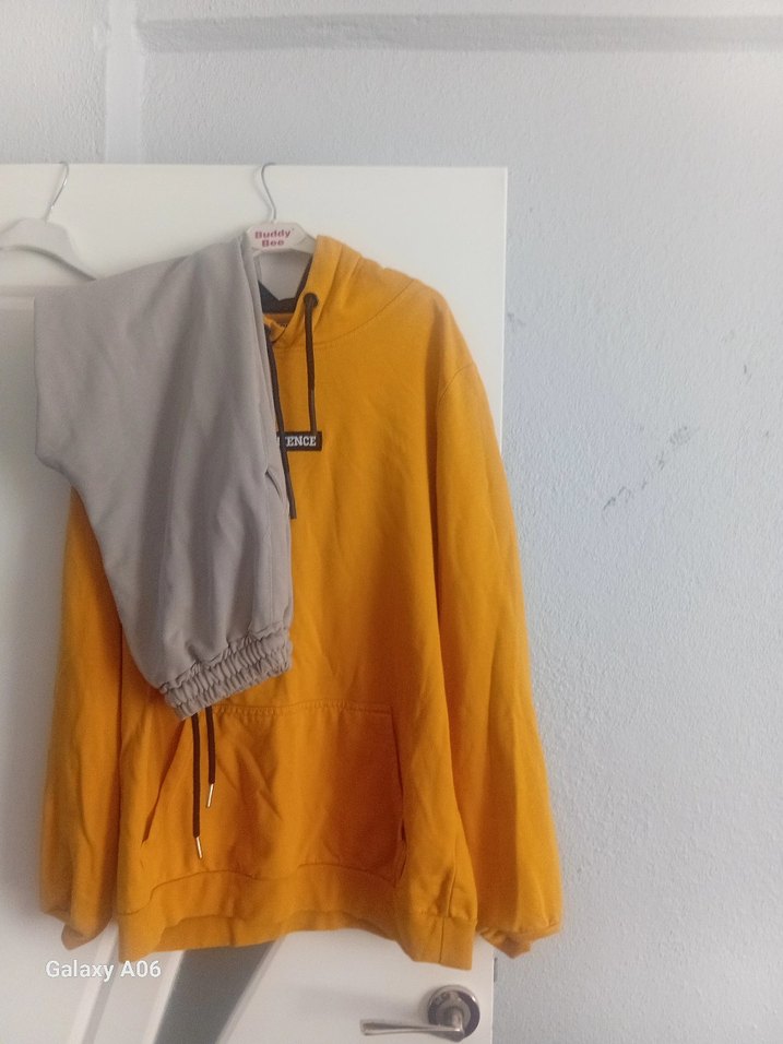 Sarı Kapüşonlu Salaş Sweatshirt ve alt eşogman - Görsel 3