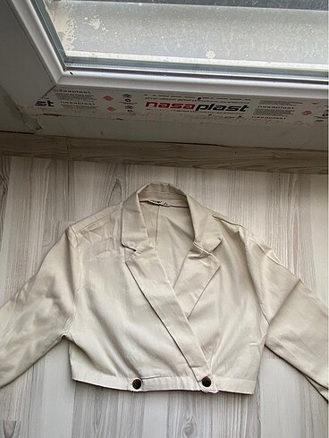 Bej Crop Blazer