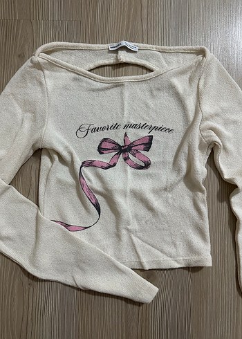 BERSHKA SIRT DEKOLTELI CROP