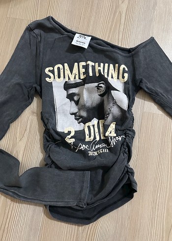 BERSHKA TUPAC BLUZ
