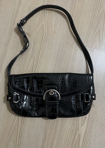 stradivarius Kemer Tokalı Siyah Yılan Derisi Desenli Kadın Çanta