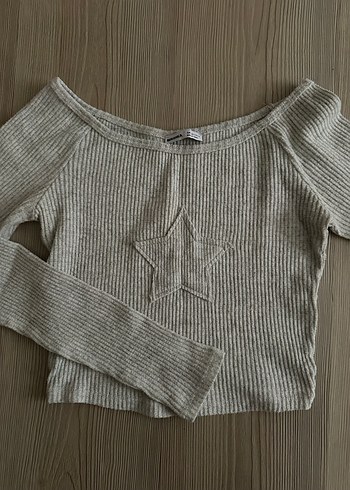 bershka omzu açık yıldızlı kazak