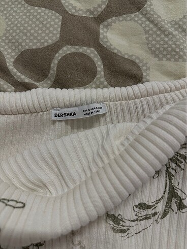 Bershka BERSHKA OMZU ACİK BLUZ