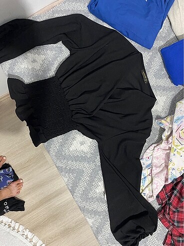 Beli büzgülü krop bluz - Görsel 2