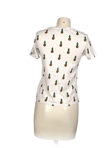s Beden Pull and Bear T-shirt %70 İndirimli.