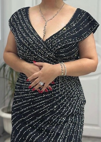 Siyah Parlak Boncuk İşlemeli Uzun Abiye Elbise - Görsel 2