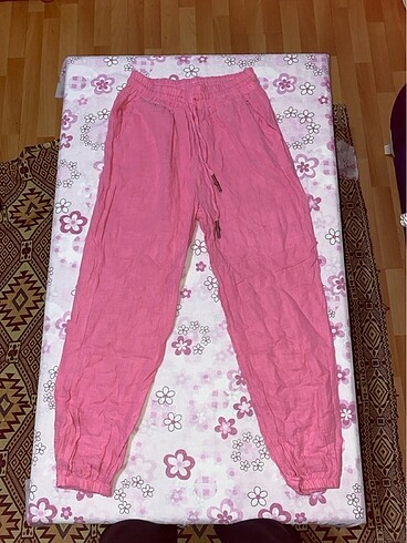Pembe pantolon