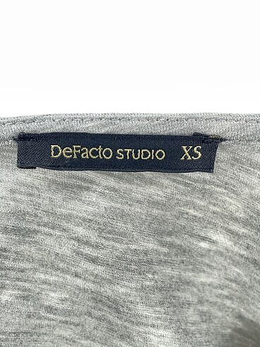 xs Beden gri Renk Defacto T-shirt %70 İndirimli.